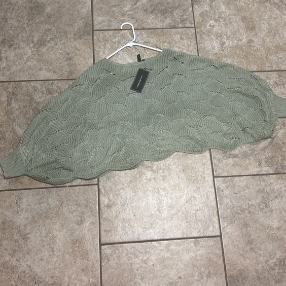 Moon & Madison Oversized Sweater. - Picture 5 of 5